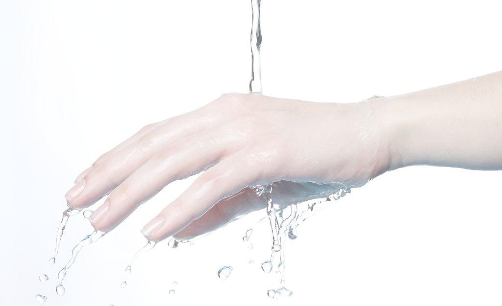 Com o líquido para lavar as mãos, todas as bactérias desaparecem