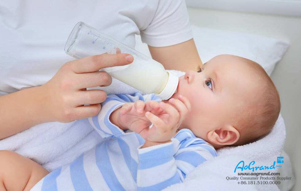 Livrar-se das manchas de leite em roupas de bebê
